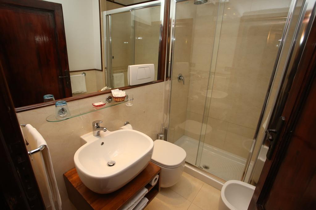 Al Colonnato Di San Pietro Bed & Breakfast Rome Exterior photo